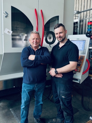 MaschinenbauCNCTechnikZimmer-RonaldZimmer-TobiasZimmer-300x400 Maschinenbau CNC-Technik Zimmer - Tobias Zimmer und Ronald Zimmer
